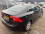 Volvo S60 1.6 T4 Summum Adaptieve Cruise Control | Parkeersensoren V+A | Blis | High Performance Audio | Bi-Xenon | Memorystoelen |
