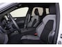 Volvo XC60 T8 Recharge AWD Plus Black Edition - Panorama/schuifdak - IntelliSafe Assist & Surround - 360º Camera - Harman/Kardon audio - Adaptieve LED koplampen - Verwarmde voorstoelen, stuur & achterbank - Parkeersensoren voor & achter - Elektr. bedienb. voorstoelen met geheugen - Head up display - Draadloze tel. lader - Extra getint glas - Elektr. inklapbare trekhaak - 21' LMV
