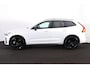 Volvo XC60 T8 Recharge AWD Plus Black Edition - Panorama/schuifdak - IntelliSafe Assist & Surround - 360º Camera - Harman/Kardon audio - Adaptieve LED koplampen - Verwarmde voorstoelen, stuur & achterbank - Parkeersensoren voor & achter - Elektr. bedienb. voorstoelen met geheugen - Head up display - Draadloze tel. lader - Extra getint glas - Elektr. inklapbare trekhaak - 21' LMV