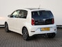 Volkswagen Up! 1.0 R-Line 60 pk | Climate control | Cruise control | Steunhaak | 16" Triangle | Camera