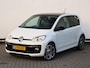 Volkswagen Up! 1.0 R-Line 60 pk | Climate control | Cruise control | Steunhaak | 16" Triangle | Camera