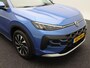Volkswagen T-Roc 1.5 eTsi Life First Edition | Trekhaak | Stoel- & Stuurverwarming | Dodehoek detectie | Camera |