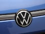 Volkswagen T-Roc 1.5 eTsi Life First Edition | Trekhaak | Stoel- & Stuurverwarming | Dodehoek detectie | Camera |