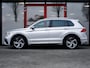 Volkswagen Tiguan 1.5 TSI R-Line Business+ | IQ Light | Navigatie | Camera | Matrix LED | Adaptieve Cruise Control | Navigatie | Virtual Cockpit | Apple Carplay | Android Auto | Metallic Lak | 3x R-Line | 19'' Lichtmetalen Velgen |