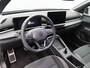 Volkswagen T-Roc 1.5 eTsi R-Line First Edition | Trekhaak | Black Style | Full LED | Stoel- & Stuurverwarming | Camera |