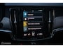 Volvo V90 2.0 T6 AWD Inscription 340 pk | Trekhaak | Panoramadak | Pine Grey | NL auto NAP | Camera | Dealer OH | 1e eigenaar | Zonneschermen |