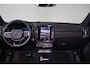 Volvo XC40 Extended Range Plus 82 kWh - IntelliSafe Assist & Surround - Parkeercamera achter - Verwarmde voorstoelen & stuur - Parkeersensoren voor & achter - Draadloze tel. lader - Warmtepomp - Extra getint glas - Elektr. inklapbare trekhaak - 21' LMV