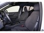 Volvo EX40 Performance Ultra 82 kWh - Panorama/schuifdak - IntelliSafe Assist & Surround - 360º Camera - Harman/Kardon audio - Verwarmde voorstoelen, stuur & achterbank - Parkeersensoren voor & achter - Elektr. bedienb. voorstoelen met geheugen links - Draadloze tel. lader - Warmtepomp - Extra getint glas - Elektr. inklapbare trekhaak - 19' LMV