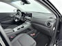 Hyundai Kona Electric EV FASHION 64 kWh | DODEHOEK DETECTIE | PDC | 3 FASEN | WARMTEPOMP | CAMERA | CLIMA | CRUISE | NAVI | STOELVERWARMING | STUURVERWARMING | PRIVACY GLASS |