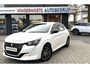 Peugeot 208 Benzine * Automaat * 100 Pk Style JXX-10-S. * Navigatie * Airco * Achteruitrij Camera * Cruise Control * Apple Carplay / Android Auto * L.M. Velgen * Vingerhoets; Vierde Generatie Eersteklas Service. Al meer dan 100 jaar een begrip in de Brabantse Kempen.