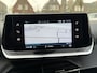 Peugeot 208 Benzine * Automaat * 100 Pk Style JXX-10-S. * Navigatie * Airco * Achteruitrij Camera * Cruise Control * Apple Carplay / Android Auto * L.M. Velgen * Vingerhoets; Vierde Generatie Eersteklas Service. Al meer dan 100 jaar een begrip in de Brabantse Kempen.