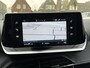 Peugeot 208 Benzine * Automaat * 100 Pk Style JXX-10-S. * Navigatie * Airco * Achteruitrij Camera * Cruise Control * Apple Carplay / Android Auto * L.M. Velgen * Vingerhoets; Vierde Generatie Eersteklas Service. Al meer dan 100 jaar een begrip in de Brabantse Kempen.