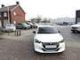 Peugeot 208 Benzine * Automaat * 100 Pk Style JXX-10-S. * Navigatie * Airco * Achteruitrij Camera * Cruise Control * Apple Carplay / Android Auto * L.M. Velgen * Vingerhoets; Vierde Generatie Eersteklas Service. Al meer dan 100 jaar een begrip in de Brabantse Kempen.