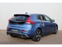 Volvo V40 T3 Automaat Polar+ Sport | Trekhaak | Panoramadak | Climate Control | Stoelverwarming | Parkeerverwarming | Volvo on Call | Harman Kardon Premium Audio | Parkeercamera | Parkeersensoren voor + achter | Keyless Entry