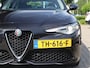 Alfa Romeo Giulia 2.0T Super Adaptive CC / Navi/ Camera /Pdc / Carplay /Stoel/Stuurverw / Automaat Gechipt 310pk - 460nm koppel