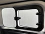 Volkswagen e-Transporter Caravelle 32 L1H1 Life 64 kWh Automaat 8 PERSOONS / garantie tot 12-2027 / WLTP 305 km / Stone Gray / Warmtepomp / Apple Carplay/Android Auto / Licht en zicht-pakket / Keyless entry / draadloze telefoonlader /