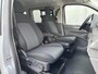 Volkswagen e-Transporter Caravelle 32 L1H1 Life 64 kWh Automaat / NIEUW/ Fabrieksgarantie tot 12-2027 / 8 Persoons / Stone Gray / Warmtepomp / Apple Carplay/Android Auto / Licht en zicht-pakket / Keyless entry / draadloze telefoonlader /