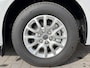 Volkswagen e-Transporter Caravelle 32 L1H1 Life 64 kWh Automaat 8 PERSOONS / garantie tot 12-2027 / WLTP 305 km / Stone Gray / Warmtepomp / Apple Carplay/Android Auto / Licht en zicht-pakket / Keyless entry / draadloze telefoonlader /