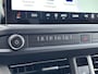 Volkswagen e-Transporter Caravelle 32 L1H1 Life 64 kWh Automaat 8 PERSOONS / garantie tot 12-2027 / WLTP 305 km / Stone Gray / Warmtepomp / Apple Carplay/Android Auto / Licht en zicht-pakket / Keyless entry / draadloze telefoonlader /