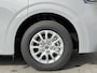Volkswagen e-Transporter Caravelle 32 L1H1 Life 64 kWh Automaat 8 PERSOONS / garantie tot 12-2027 / WLTP 305 km / Stone Gray / Warmtepomp / Apple Carplay/Android Auto / Licht en zicht-pakket / Keyless entry / draadloze telefoonlader /