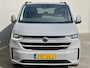 Volkswagen e-Transporter Caravelle 32 L1H1 Life 64 kWh Automaat 8 PERSOONS / garantie tot 12-2027 / WLTP 305 km / Stone Gray / Warmtepomp / Apple Carplay/Android Auto / Licht en zicht-pakket / Keyless entry / draadloze telefoonlader /