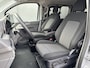 Volkswagen e-Transporter Caravelle 32 L1H1 Life 64 kWh Automaat 8 PERSOONS / garantie tot 12-2027 / WLTP 305 km / Stone Gray / Warmtepomp / Apple Carplay/Android Auto / Licht en zicht-pakket / Keyless entry / draadloze telefoonlader /