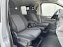 Volkswagen e-Transporter Caravelle 32 L1H1 Life 64 kWh Automaat 8 PERSOONS / garantie tot 12-2027 / WLTP 305 km / Stone Gray / Warmtepomp / Apple Carplay/Android Auto / Licht en zicht-pakket / Keyless entry / draadloze telefoonlader /