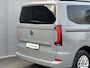 Volkswagen e-Transporter Caravelle 32 L1H1 Life 64 kWh Automaat / NIEUW/ Fabrieksgarantie tot 12-2027 / 8 Persoons / Stone Gray / Warmtepomp / Apple Carplay/Android Auto / Licht en zicht-pakket / Keyless entry / draadloze telefoonlader /
