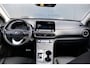 Hyundai Kona Electric EV Premium Sky 64 kWh | 98% soh! | Leer | Trekhaak | Camera | HUD | Stoelverwarming - Koeling | Adaptieve Cruise Control | Schuif / kanteldak