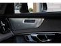 Volvo XC90 T8 Automaat Plug-in hybrid AWD Ultra Dark | Semi elektrische trekhaak | Panoramadak | Premium Audio by Bowers en Wilkins | Luchtvering | Vewarmbare voorstoelen met massagefunctie en ventilatie | Verwarmbare achterbank met geïntregeerde kinderzitjes | Gelaagde Zijruiten