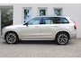 Volvo XC90 T8 Automaat Plug-in hybrid AWD Ultra Dark | Semi elektrische trekhaak | Panoramadak | Premium Audio by Bowers en Wilkins | Luchtvering | Vewarmbare voorstoelen met massagefunctie en ventilatie | Verwarmbare achterbank met geïntregeerde kinderzitjes | Gelaagde Zijruiten