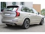 Volvo XC90 T8 Automaat Plug-in hybrid AWD Ultra Dark | Semi elektrische trekhaak | Panoramadak | Premium Audio by Bowers en Wilkins | Luchtvering | Vewarmbare voorstoelen met massagefunctie en ventilatie | Verwarmbare achterbank met geïntregeerde kinderzitjes | Gelaagde Zijruiten