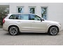 Volvo XC90 T8 Automaat Plug-in hybrid AWD Ultra Dark | Semi elektrische trekhaak | Panoramadak | Premium Audio by Bowers en Wilkins | Luchtvering | Vewarmbare voorstoelen met massagefunctie en ventilatie | Verwarmbare achterbank met geïntregeerde kinderzitjes | Gelaagde Zijruiten