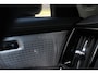 Volvo XC90 T8 Automaat Plug-in hybrid AWD Ultra Dark | Semi elektrische trekhaak | Panoramadak | Premium Audio by Bowers en Wilkins | Luchtvering | Vewarmbare voorstoelen met massagefunctie en ventilatie | Verwarmbare achterbank met geïntregeerde kinderzitjes | Gelaagde Zijruiten