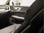 Volvo V60 2.0 B3 Momentum Sport 177Pk Automaat (APPLE CARPLAY, GROOT NAVI, PARKEERSENSOREN, SPORTSTOELEN, DAKRAILS ZWART, LED KOPLAMPEN, NIEUWE APK, NIEUWSTAAT)