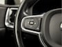 Volvo V60 2.0 B3 Momentum Sport 177Pk Automaat (APPLE CARPLAY, GROOT NAVI, PARKEERSENSOREN, SPORTSTOELEN, DAKRAILS ZWART, LED KOPLAMPEN, NIEUWE APK, NIEUWSTAAT)