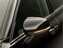 Volvo V60 2.0 B3 Momentum Sport 177Pk Automaat (APPLE CARPLAY, GROOT NAVI, PARKEERSENSOREN, SPORTSTOELEN, DAKRAILS ZWART, LED KOPLAMPEN, NIEUWE APK, NIEUWSTAAT)