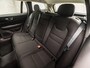 Volvo V60 2.0 B3 Momentum Sport 177Pk Automaat (APPLE CARPLAY, GROOT NAVI, PARKEERSENSOREN, SPORTSTOELEN, DAKRAILS ZWART, LED KOPLAMPEN, NIEUWE APK, NIEUWSTAAT)