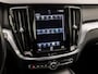 Volvo V60 2.0 B3 Momentum Sport 177Pk Automaat (APPLE CARPLAY, GROOT NAVI, PARKEERSENSOREN, SPORTSTOELEN, DAKRAILS ZWART, LED KOPLAMPEN, NIEUWE APK, NIEUWSTAAT)