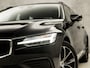 Volvo V60 2.0 B3 Momentum Sport 177Pk Automaat (APPLE CARPLAY, GROOT NAVI, PARKEERSENSOREN, SPORTSTOELEN, DAKRAILS ZWART, LED KOPLAMPEN, NIEUWE APK, NIEUWSTAAT)