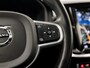 Volvo V60 2.0 B3 Momentum Sport 177Pk Automaat (APPLE CARPLAY, GROOT NAVI, PARKEERSENSOREN, SPORTSTOELEN, DAKRAILS ZWART, LED KOPLAMPEN, NIEUWE APK, NIEUWSTAAT)