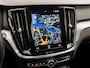 Volvo V60 2.0 B3 Momentum Sport 177Pk Automaat (APPLE CARPLAY, GROOT NAVI, PARKEERSENSOREN, SPORTSTOELEN, DAKRAILS ZWART, LED KOPLAMPEN, NIEUWE APK, NIEUWSTAAT)