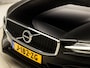 Volvo V60 2.0 B3 Momentum Sport 177Pk Automaat (APPLE CARPLAY, GROOT NAVI, PARKEERSENSOREN, SPORTSTOELEN, DAKRAILS ZWART, LED KOPLAMPEN, NIEUWE APK, NIEUWSTAAT)