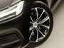 Volvo V60 2.0 B3 Momentum Sport 177Pk Automaat (APPLE CARPLAY, GROOT NAVI, PARKEERSENSOREN, SPORTSTOELEN, DAKRAILS ZWART, LED KOPLAMPEN, NIEUWE APK, NIEUWSTAAT)