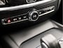Volvo V60 2.0 B3 Momentum Sport 177Pk Automaat (APPLE CARPLAY, GROOT NAVI, PARKEERSENSOREN, SPORTSTOELEN, DAKRAILS ZWART, LED KOPLAMPEN, NIEUWE APK, NIEUWSTAAT)