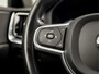 Volvo V60 2.0 B3 Momentum Sport 177Pk Automaat (APPLE CARPLAY, GROOT NAVI, PARKEERSENSOREN, SPORTSTOELEN, DAKRAILS ZWART, LED KOPLAMPEN, NIEUWE APK, NIEUWSTAAT)