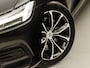 Volvo V60 2.0 B3 Momentum Sport 177Pk Automaat (APPLE CARPLAY, GROOT NAVI, PARKEERSENSOREN, SPORTSTOELEN, DAKRAILS ZWART, LED KOPLAMPEN, NIEUWE APK, NIEUWSTAAT)