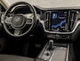 Volvo V60 2.0 B3 Momentum Sport 177Pk Automaat (APPLE CARPLAY, GROOT NAVI, PARKEERSENSOREN, SPORTSTOELEN, DAKRAILS ZWART, LED KOPLAMPEN, NIEUWE APK, NIEUWSTAAT)