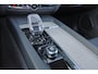 Volvo XC60 T8 Recharge AWD Ultra Dark - Luchtvering - Panorama/schuifdak - IntelliSafe Assist & Surround - 360º Camera - Bowers & Wilkins audio - Adaptieve LED koplampen - Verwarmde voorstoelen, stuur & achterbank - Parkeersensoren voor & achter - Elektr. bedienb. voorstoelen met geheugen - Geventileerde voorstoelen - Head up display - Draadloze tel. lader - Extra getint glas - Elektr. inklapbare trekhaak - 21' LMV