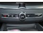 Volvo XC60 T6 Recharge AWD Plus Black Edition - IntelliSafe Assist & Surround - 360º Camera - Harman/Kardon audio - Verwarmde voorstoelen, stuur & achterbank - Parkeersensoren voor & achter - Elektr. bedienb. voorstoelen met geheugen - Draadloze tel. lader - Extra getint glas - 21' LMV